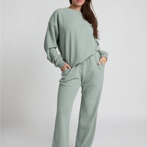 Comfrt Cozy Sage Green Lounge Set in XL UNISEX